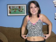 Vidéo porno mobile : Logan has it off with a young amateur brunette